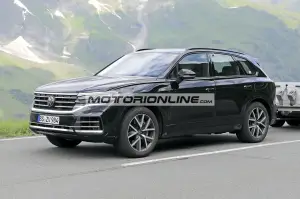 Volkswagen Touareg facelift - Foto spia 21-6-2022