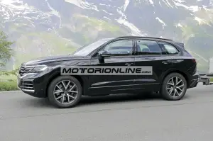 Volkswagen Touareg facelift - Foto spia 21-6-2022