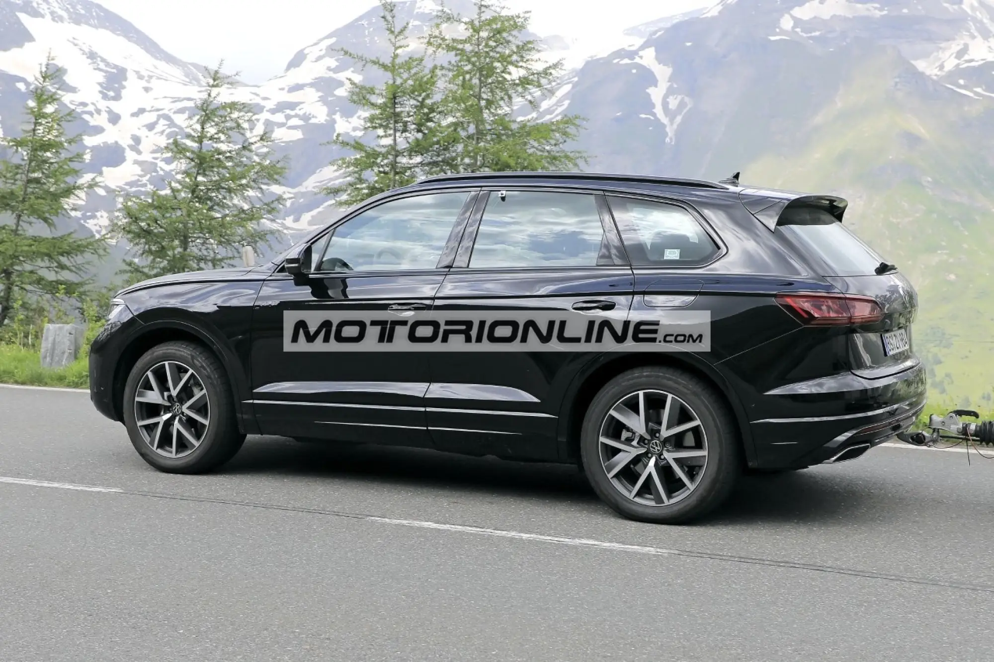 Volkswagen Touareg facelift - Foto spia 21-6-2022 - 7