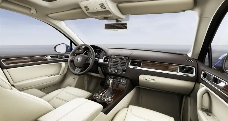 Volkswagen Touareg MY 2015 - 6