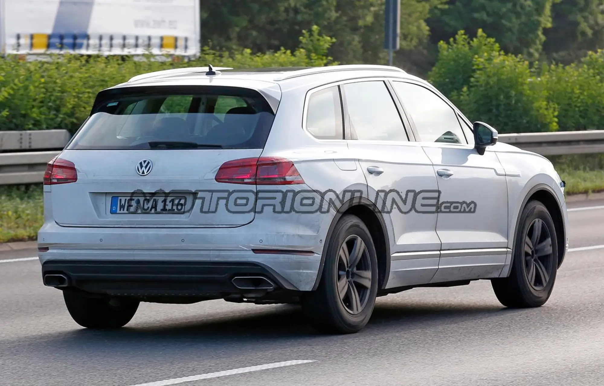 Volkswagen Touareg MY 2018 - Foto spia 01-06-2017 - 10
