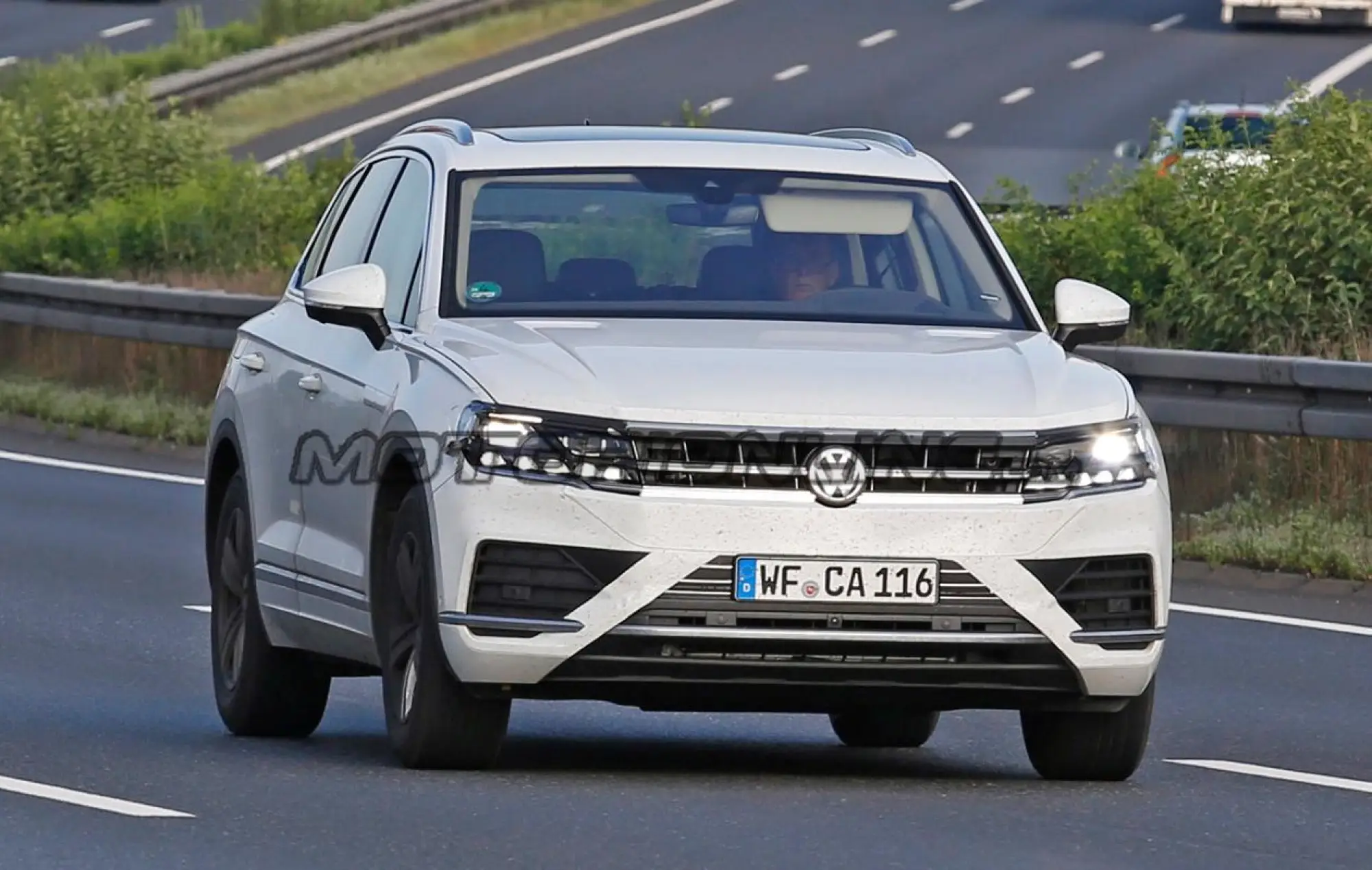Volkswagen Touareg MY 2018 - Foto spia 01-06-2017 - 1
