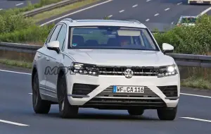 Volkswagen Touareg MY 2018 - Foto spia 01-06-2017