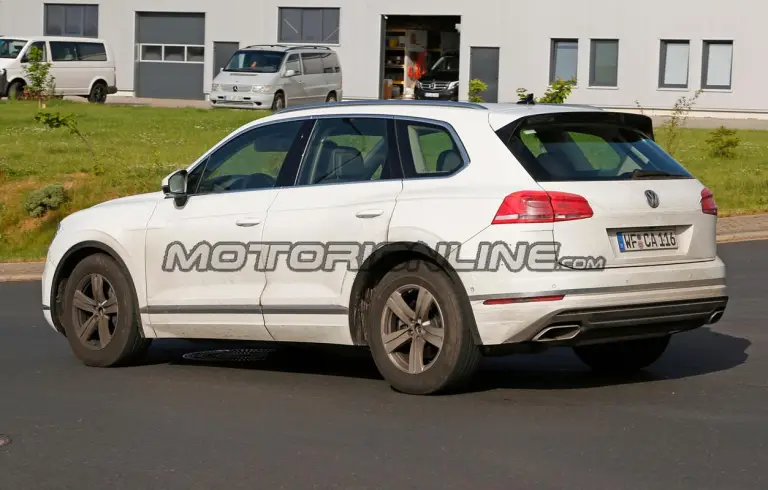 Volkswagen Touareg MY 2018 - Foto spia 01-06-2017 - 22