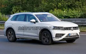 Volkswagen Touareg MY 2018 - Foto spia 01-06-2017