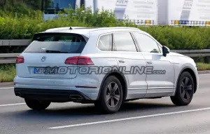 Volkswagen Touareg MY 2018 - Foto spia 01-06-2017 - 9