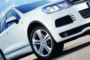 Volkswagen Touareg R-Line Exterior - 2