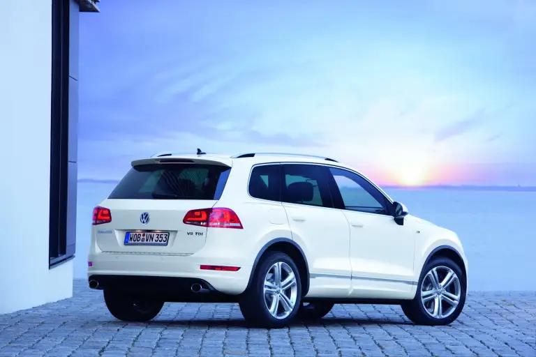 Volkswagen Touareg R-Line Exterior - 3