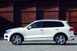 Volkswagen Touareg R-Line Exterior - 4