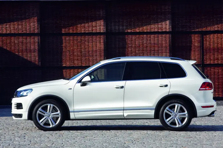Volkswagen Touareg R-Line Exterior - 4