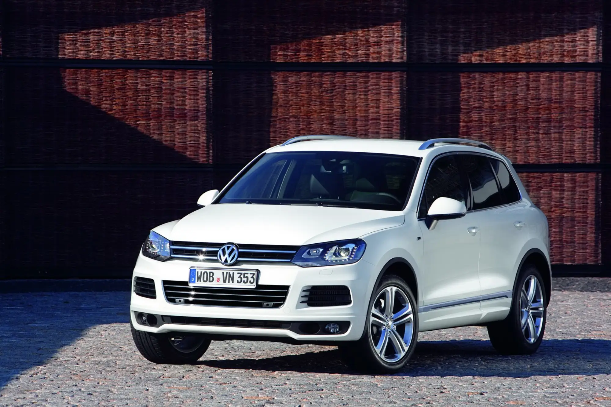 Volkswagen Touareg R-Line Exterior - 5