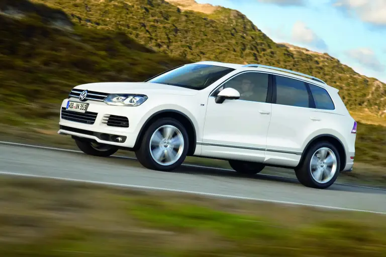 Volkswagen Touareg R-Line Exterior - 6
