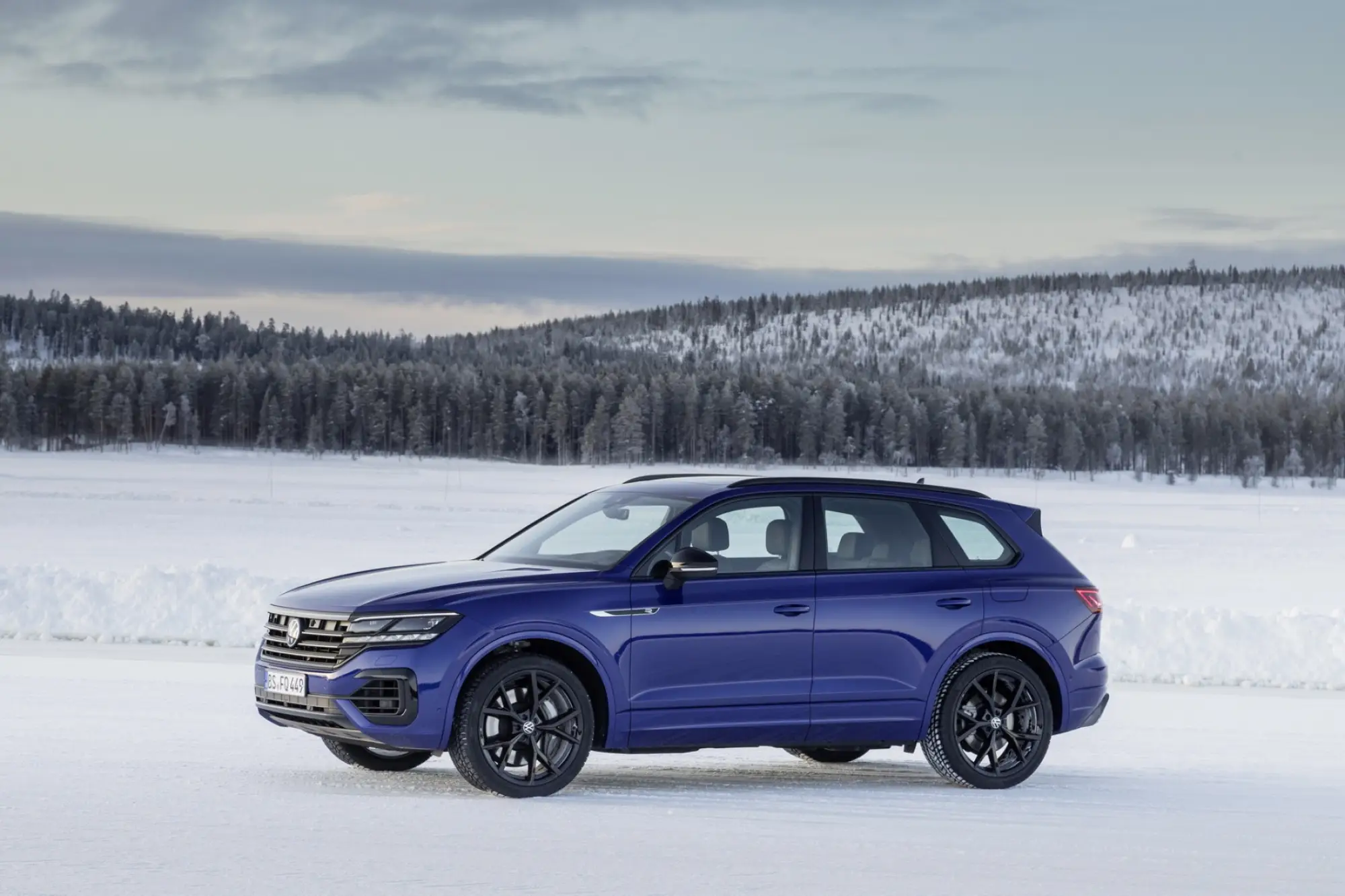 Volkswagen Touareg R  - 63