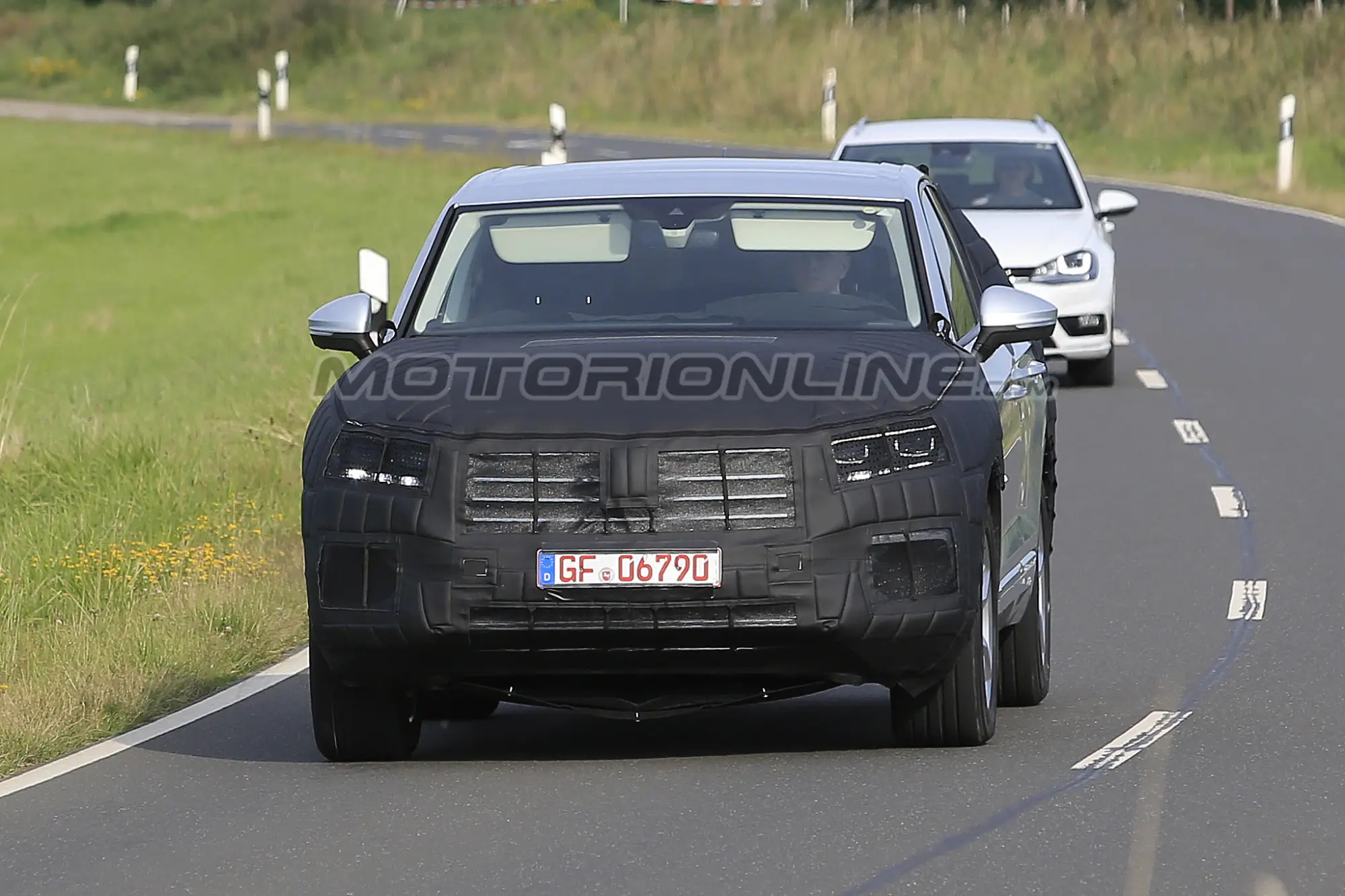 Volkswagen Touareg terza generazione (foto spia) - 1