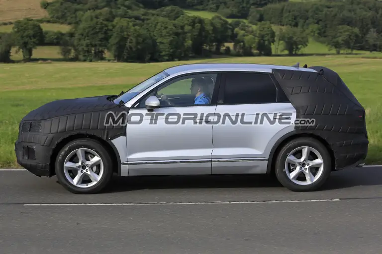 Volkswagen Touareg terza generazione (foto spia) - 5