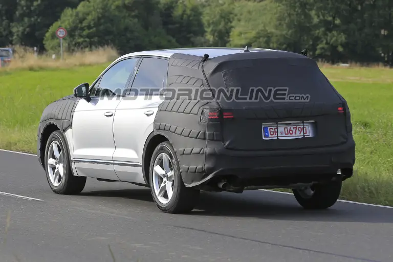 Volkswagen Touareg terza generazione (foto spia) - 7