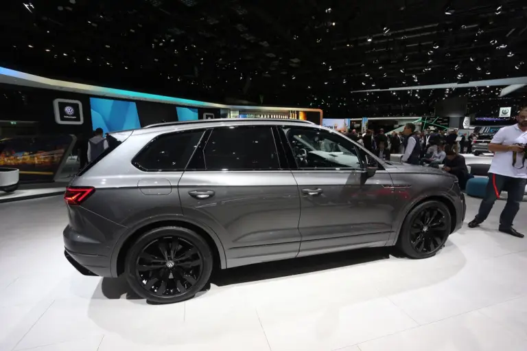 Volkswagen Touareg V8 TDI R-Line - Salone di Ginevra 2019  - 1