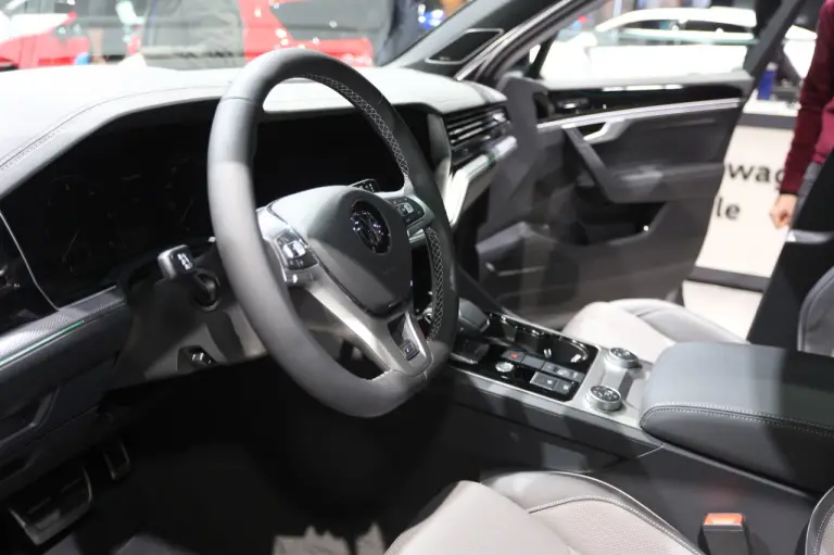 Volkswagen Touareg V8 TDI R-Line - Salone di Ginevra 2019  - 5
