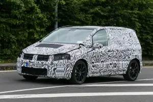 Volkswagen Touran 2015 - Foto spia 22-07-2014