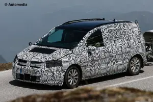 Volkswagen Touran 2015 - Foto spia 26-05-2014