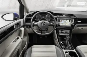 Volkswagen Touran MY 2015 - 3