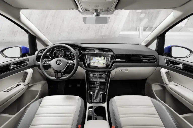Volkswagen Touran MY 2015 - 7