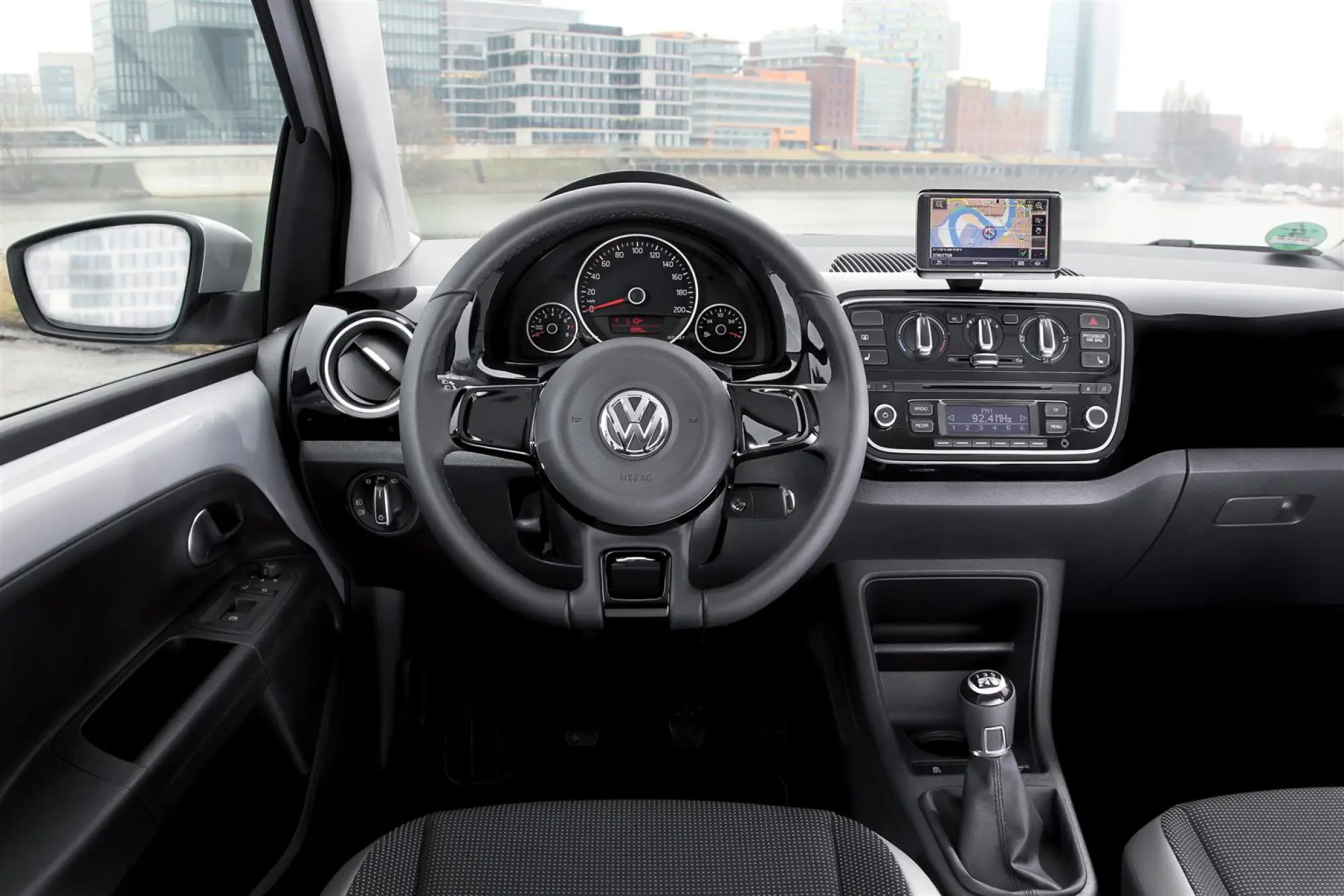 Volkswagen Up! cinque porte nuove immagini - 8
