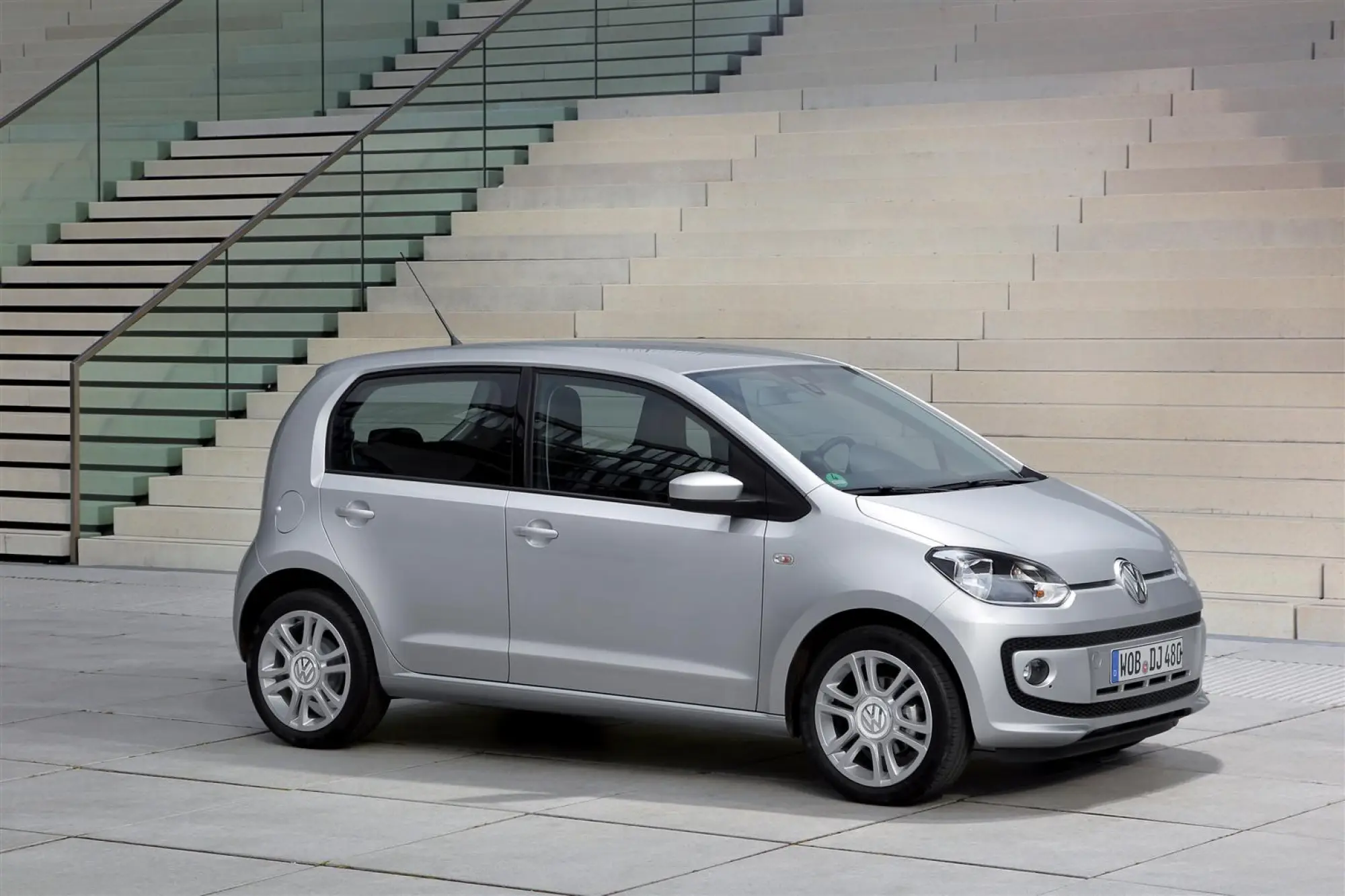 Volkswagen Up! cinque porte nuove immagini - 1