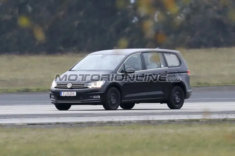 Volkswagen Variosport foto spia 30 novembre 2018 - 1