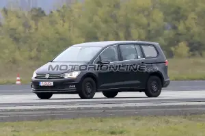 Volkswagen Variosport foto spia 30 novembre 2018