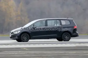 Volkswagen Variosport foto spia 30 novembre 2018