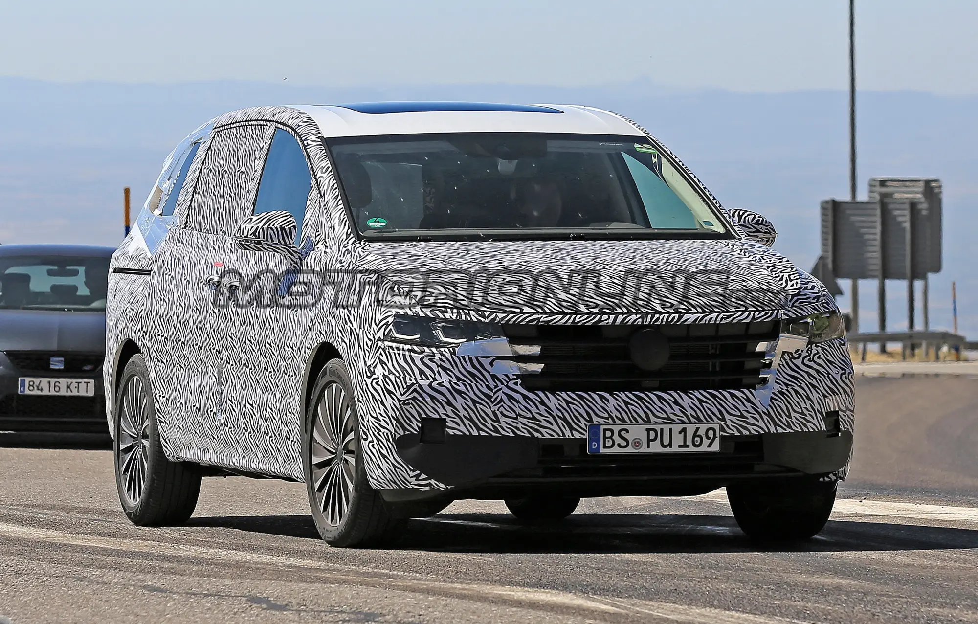 Volkswagen Viloran - Foto spia 25-09-2019 - 3