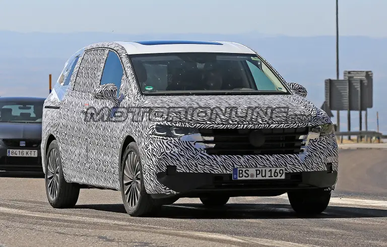 Volkswagen Viloran - Foto spia 25-09-2019 - 3