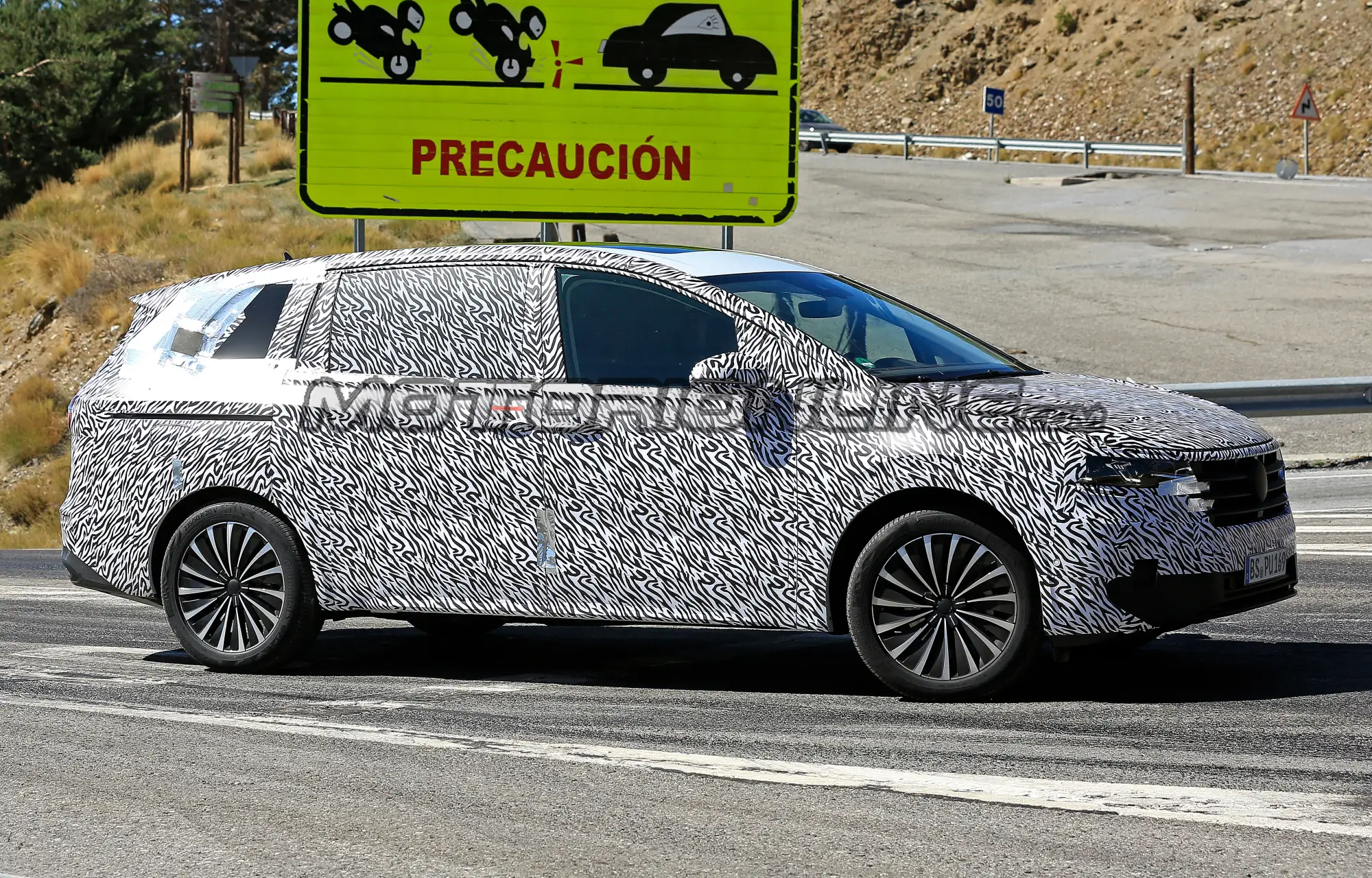 Volkswagen Viloran - Foto spia 25-09-2019 - 7