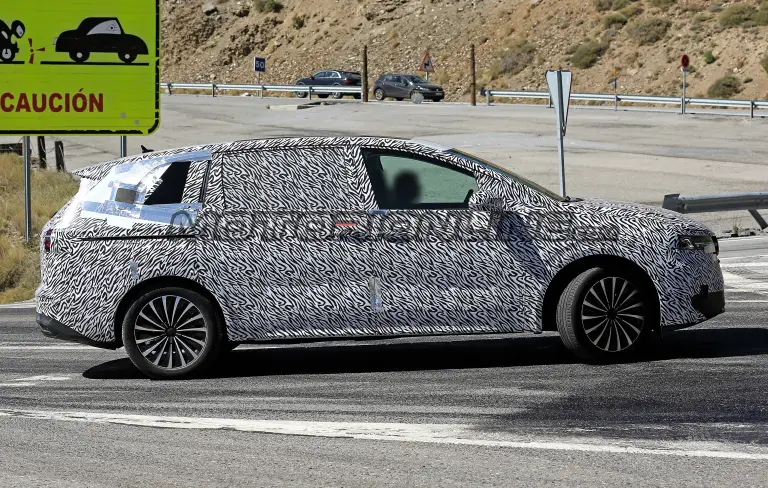 Volkswagen Viloran - Foto spia 25-09-2019 - 8