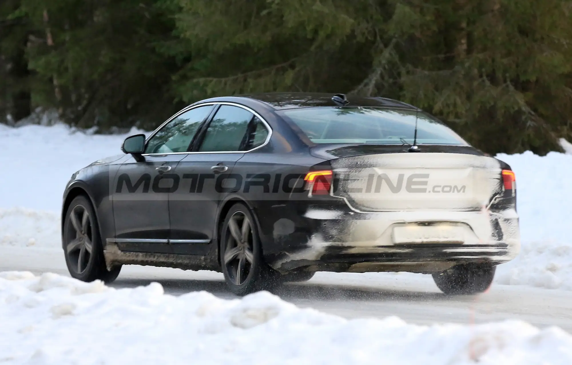 Volvo S90, V90 e V90 Cross Country 2020 - Foto spia 10-12-2019 - 11
