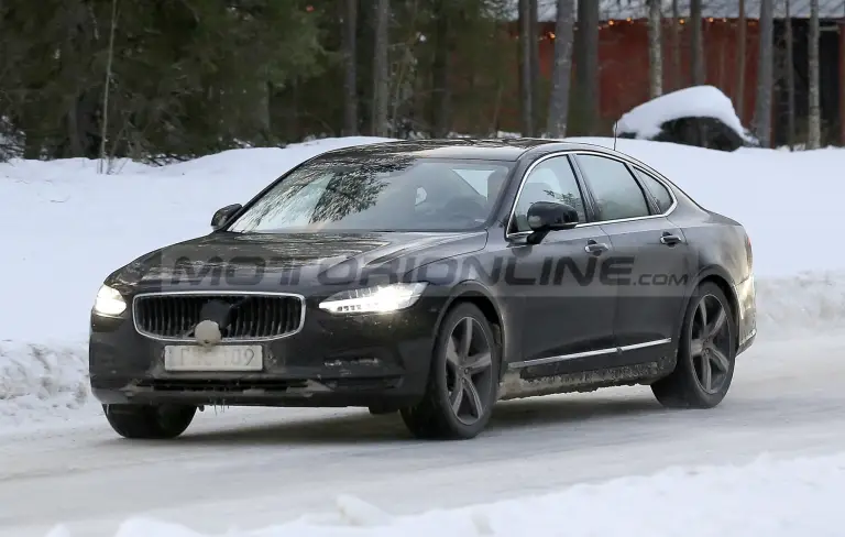 Volvo S90, V90 e V90 Cross Country 2020 - Foto spia 10-12-2019 - 3