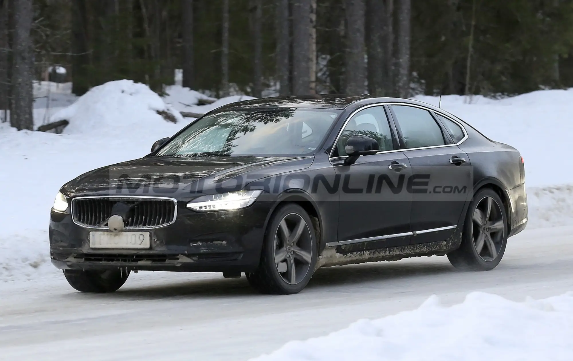 Volvo S90, V90 e V90 Cross Country 2020 - Foto spia 10-12-2019 - 4