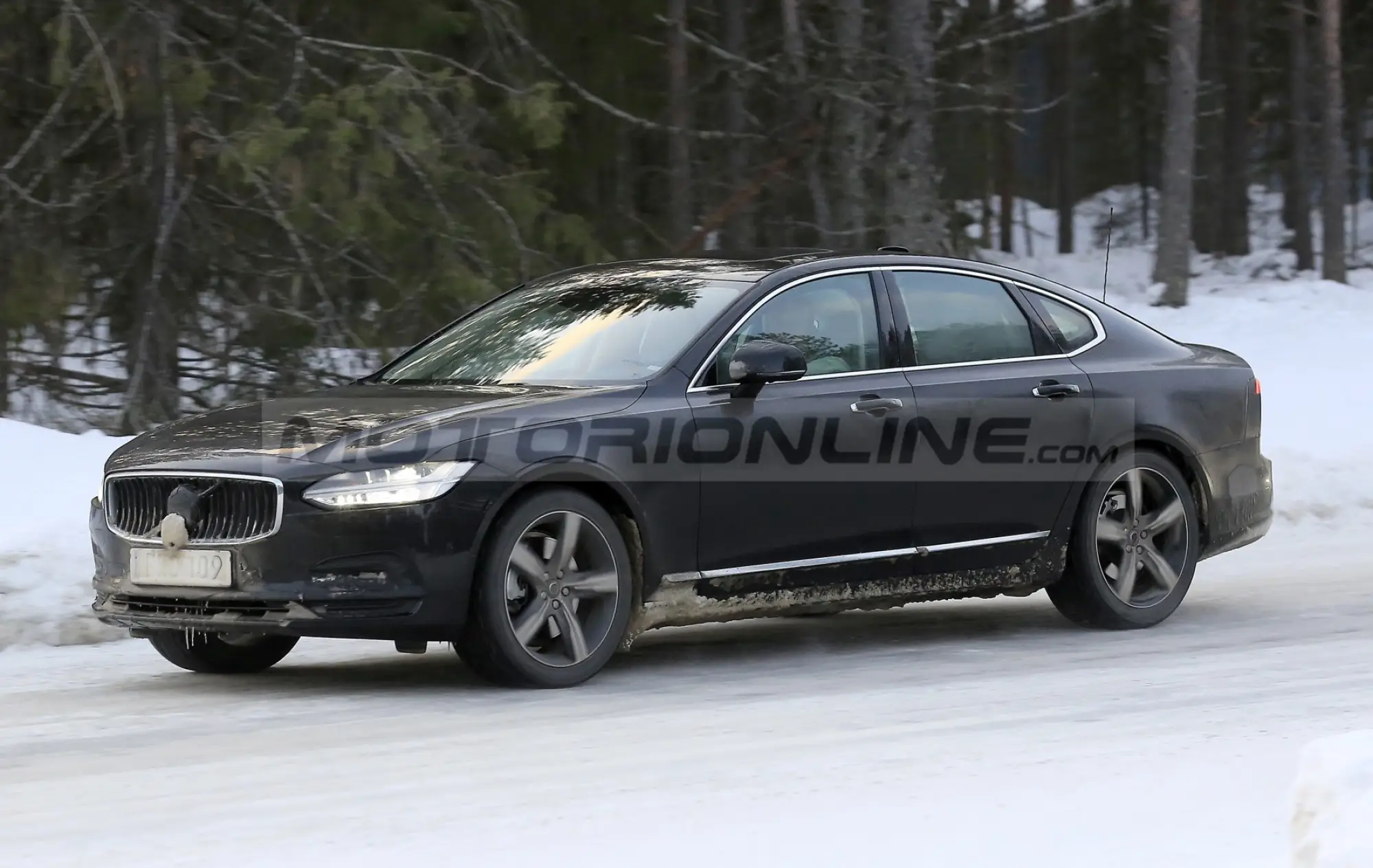 Volvo S90, V90 e V90 Cross Country 2020 - Foto spia 10-12-2019 - 5
