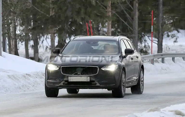 Volvo S90, V90 e V90 Cross Country 2020 - Foto spia 10-12-2019 - 26