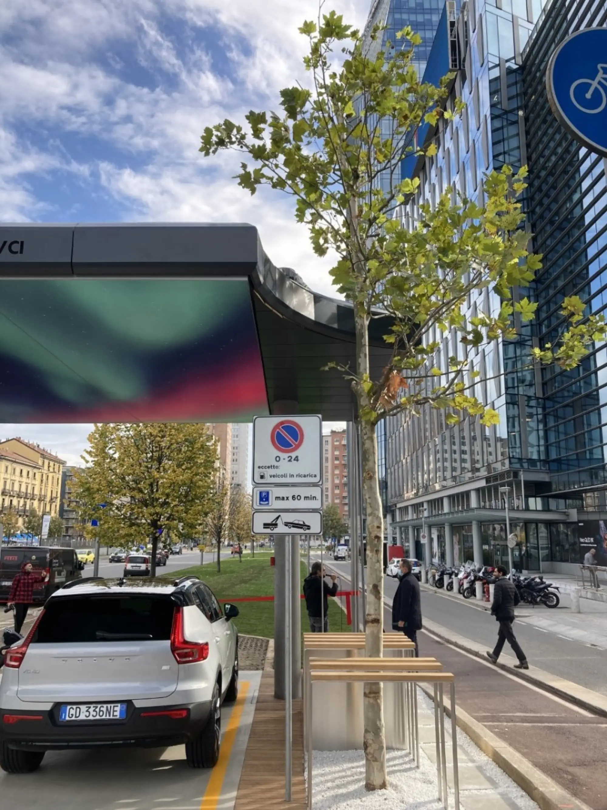 Volvo stazione Ultrafast Porta Nuova - Milano - 9