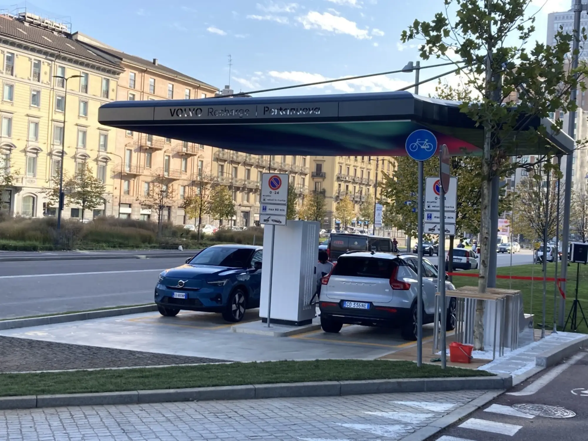 Volvo stazione Ultrafast Porta Nuova - Milano - 15