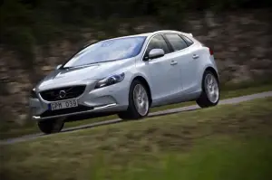 Volvo V40 2012 nuove immagini