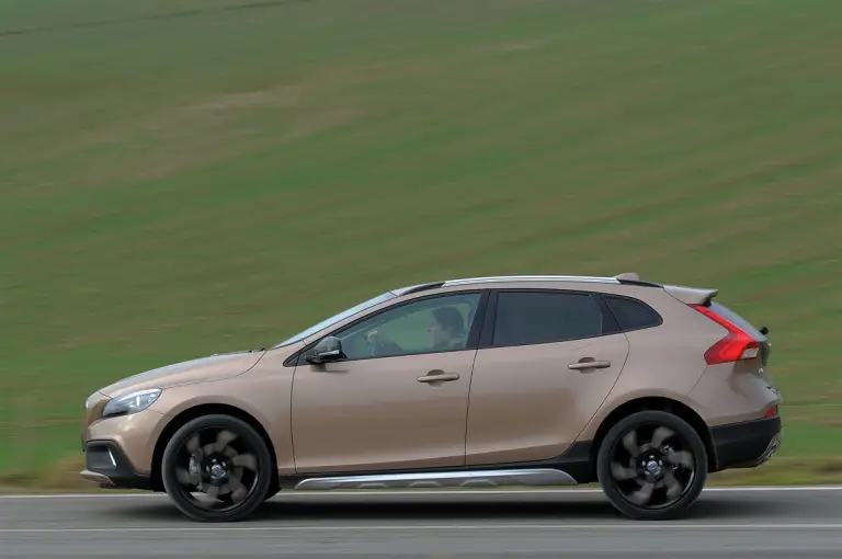 Volvo V40 Cross Country 2013 - 9