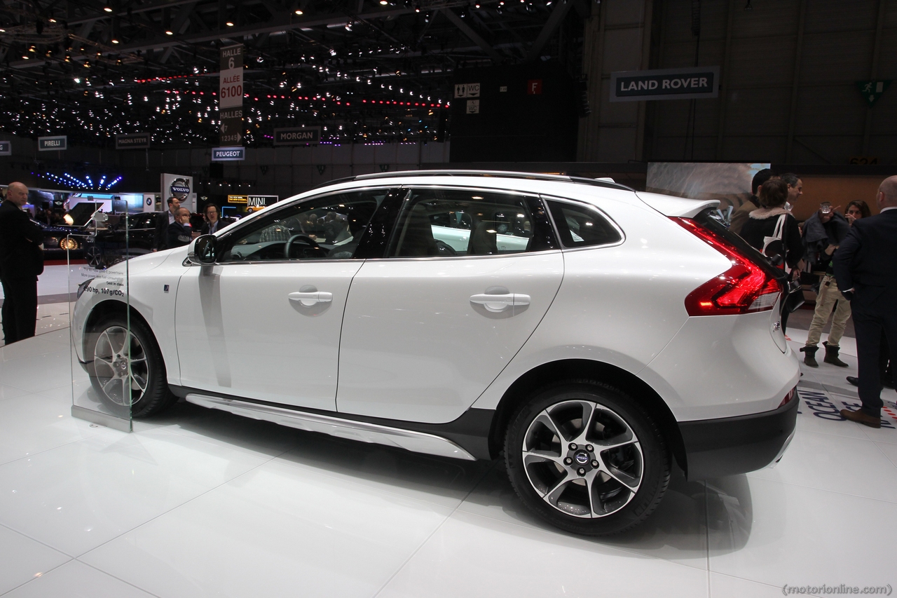 Volvo V40 Cross Country Ocean Race Edition Salone Di Ginevra 2014