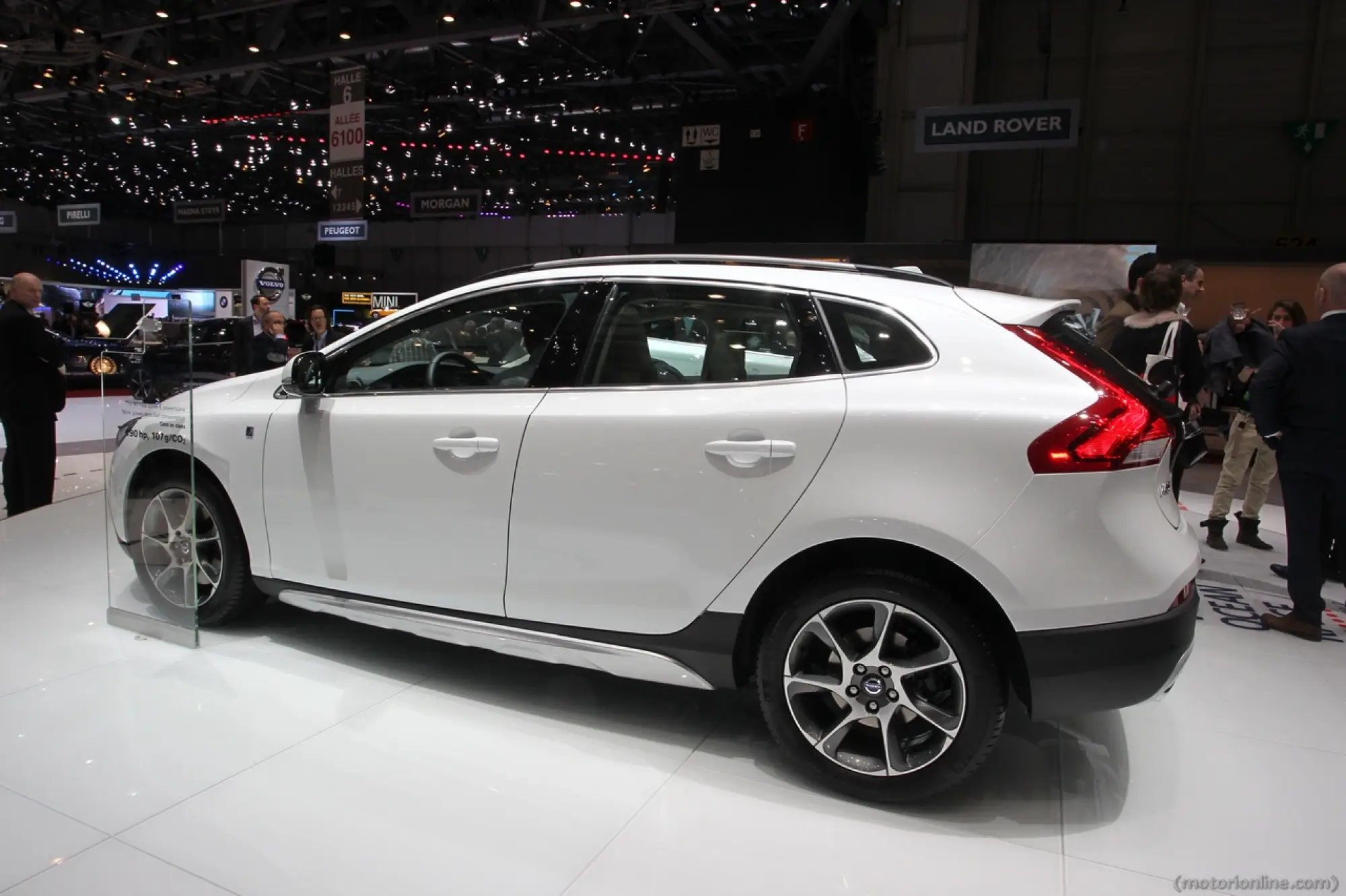 VOLVO V40 CROSS COUNTRY OCEAN RACE EDITION - Salone di Ginevra 2014 - 3