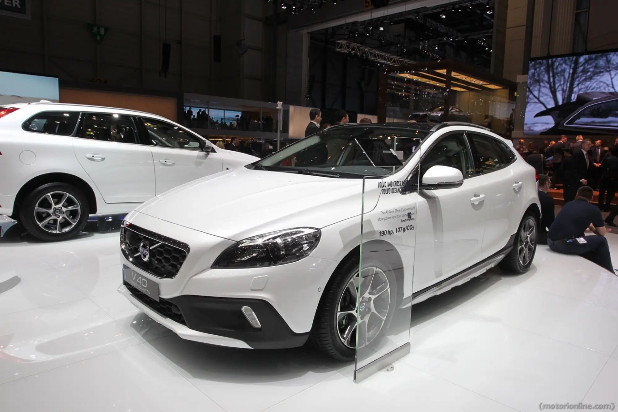 VOLVO V40 CROSS COUNTRY OCEAN RACE EDITION - Salone di Ginevra 2014 - 4