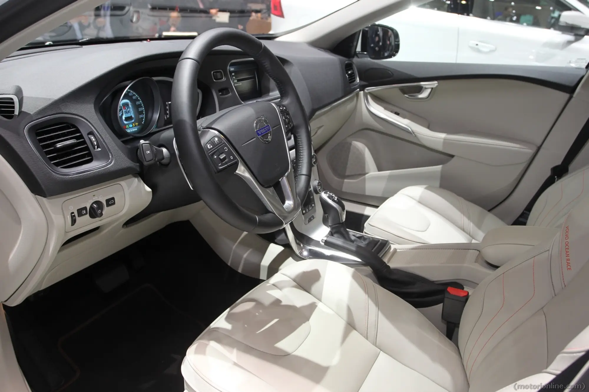 VOLVO V40 CROSS COUNTRY OCEAN RACE EDITION - Salone di Ginevra 2014 - 6