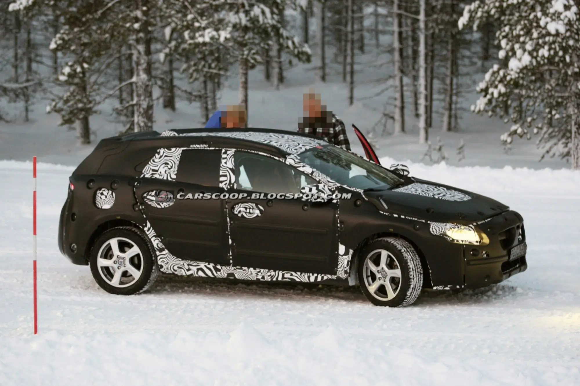 Volvo V40 - Foto spia 20-12-2011 - 1