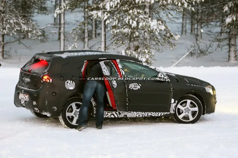 Volvo V40 - Foto spia 20-12-2011 - 2